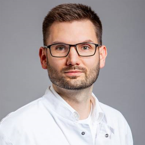 Professori Jürgen Konczalla, Frankfurtin yliopistollinen sairaala, Saksa